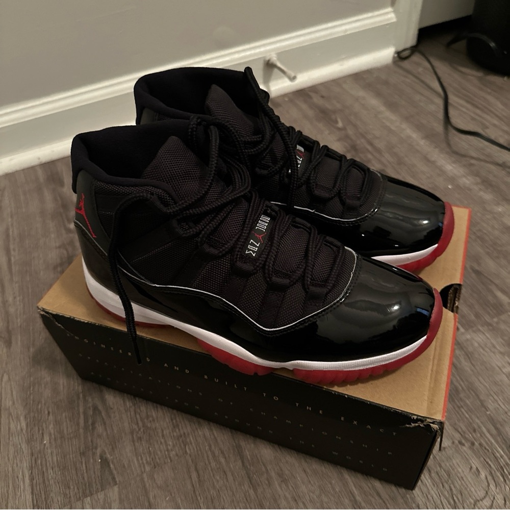Air Jordan 11 “Bred” Size 9